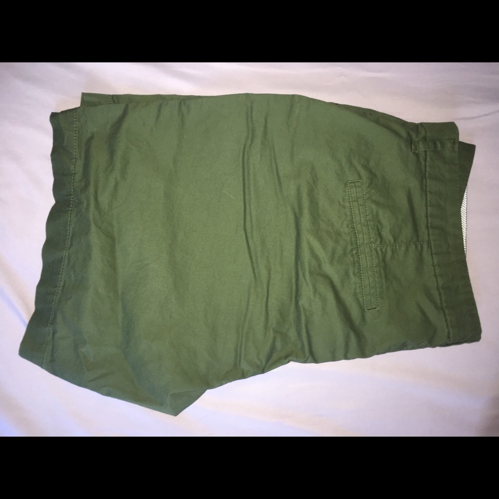 2/15 🍂 Olive green Old Navy shorts